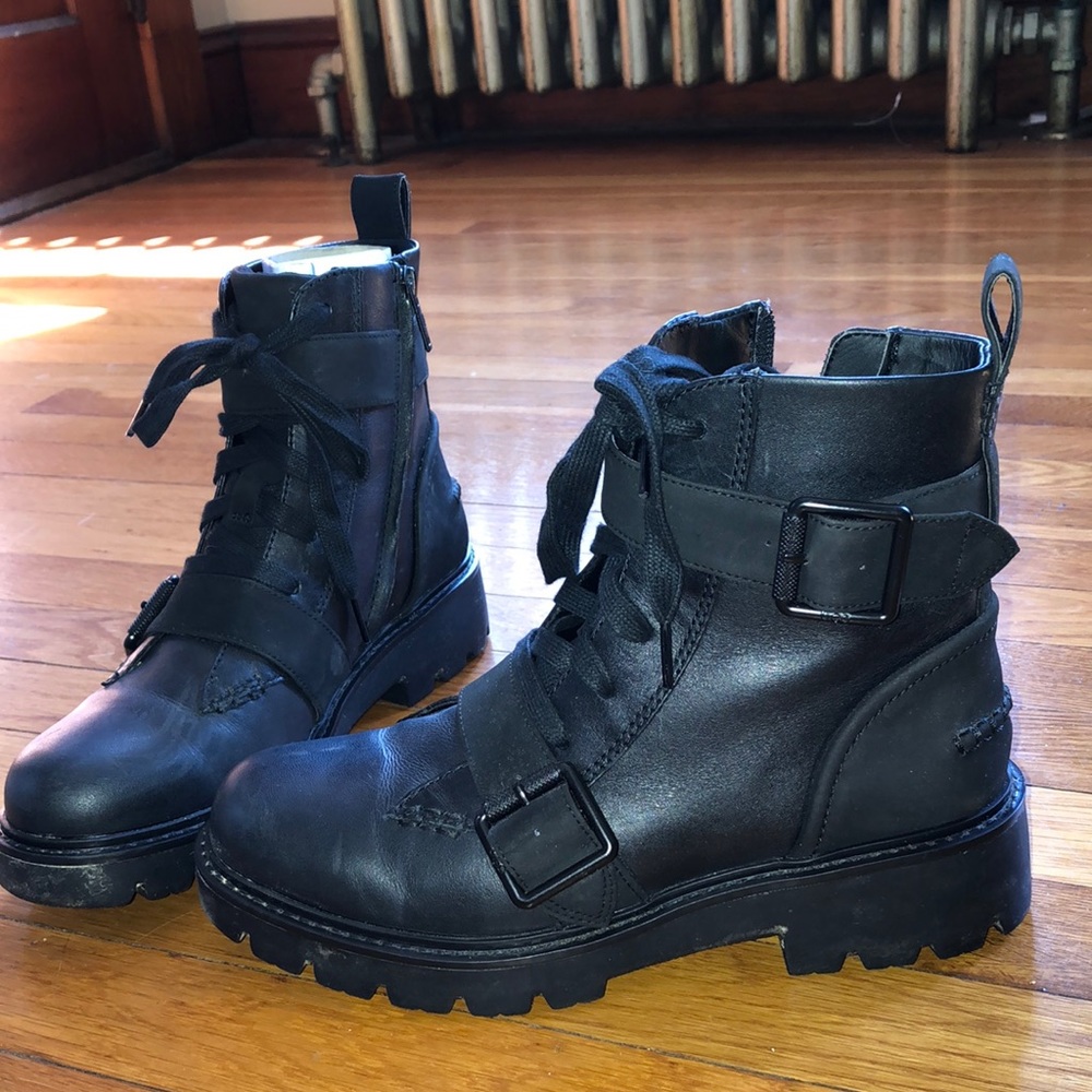Ugg Noe black boot 8